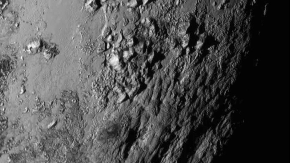 Pluto a jeho msc Charon