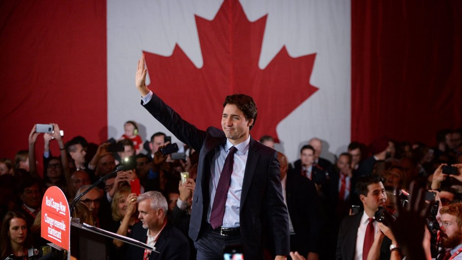 Justin Trudeau mv svm pznivcm na oslavch vtzstv liberl v Montrealu
