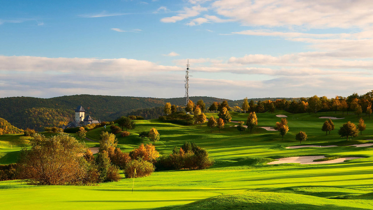 Golf Resort Karltejn: 27 jamek, par 72, dlka 6324 m pvodn osmnctka, architekti Les Furber aJim Eremko