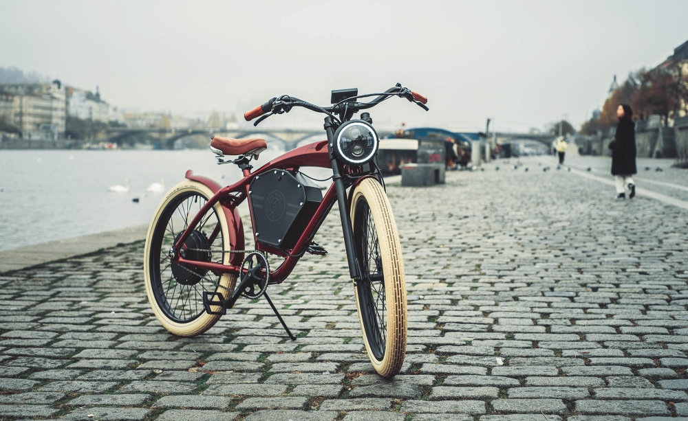 Na Designbloku se poprvé objevuje projekt Electric Café Bike, za nímž stojí manželé Jan a Zuzana Malinovi.
