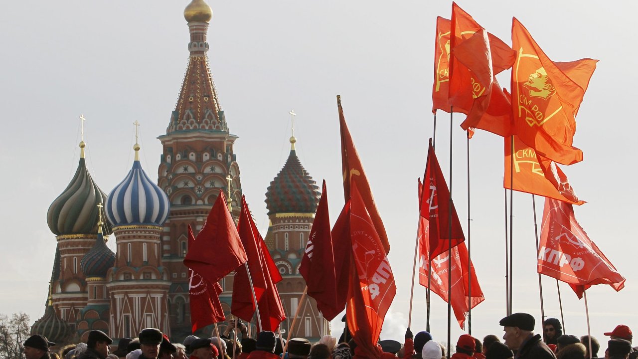 Rud vlajky v Moskv