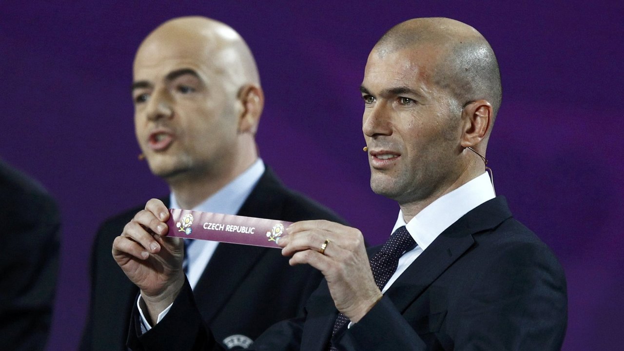Zinedine Zidane prv vylosoval esk tm do skupiny A pro EURO 2012