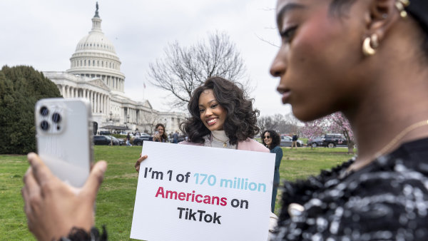 Konec TikToku v Americe? Sněmovna schválila návrh, který by mohl vést k jeho zákazu v USA