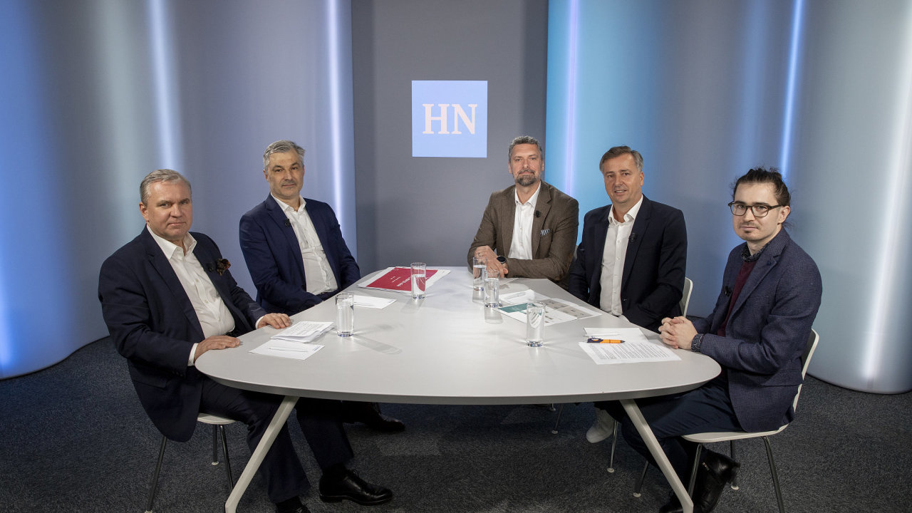 Debata HN. Host: Tom Hanek, head of business development, Accolade; Ji Hrbek, portfolio manaer a mstopedseda pedstavenstva Realitnho fondu Wood & Company,