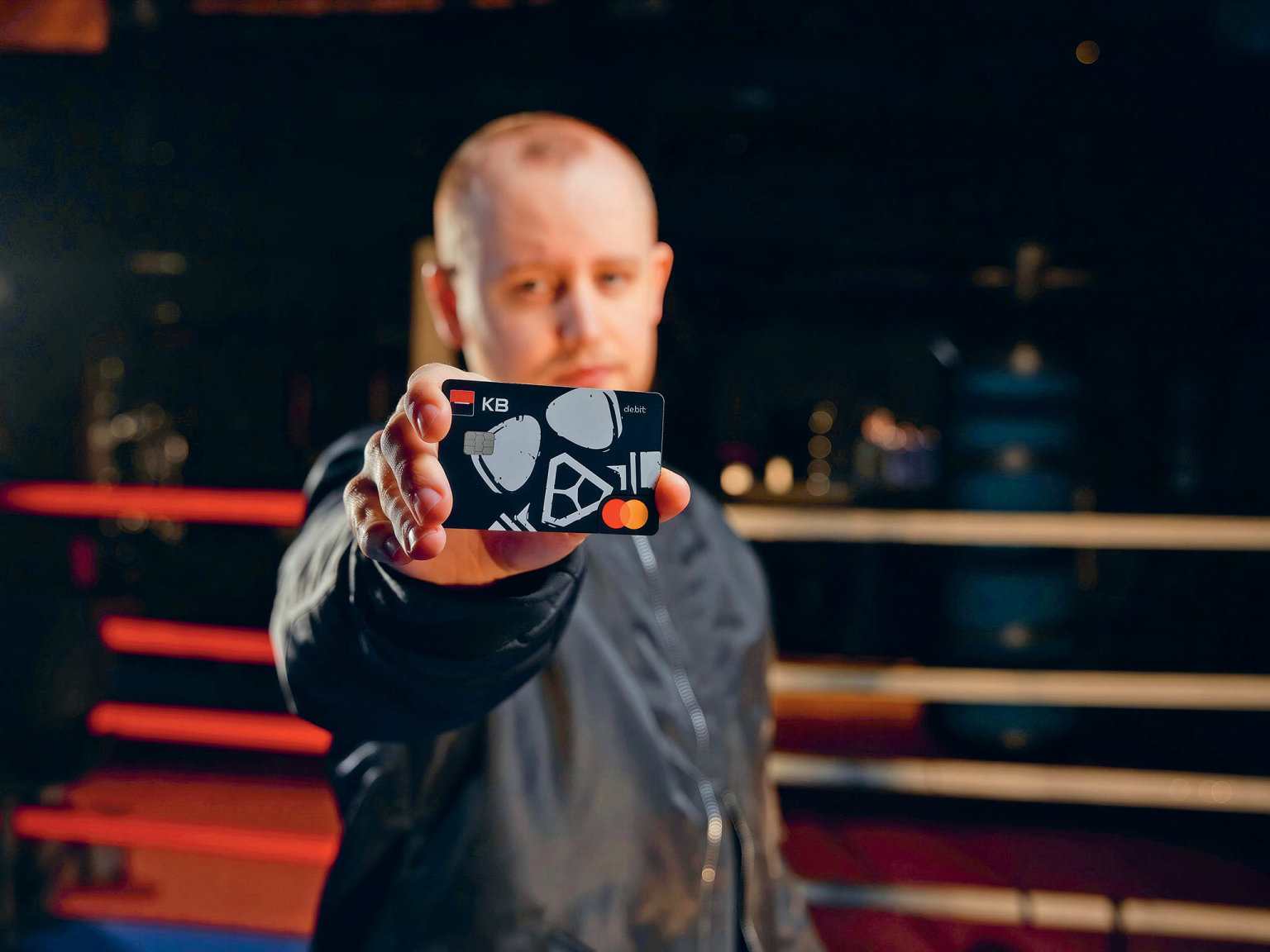 Streamer Vojt�ch Fi�ar alias Agraelus navrhl pro Komer�n� banku design...