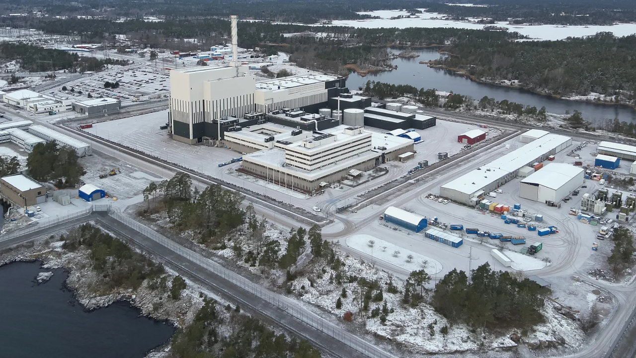 Oskarshamn ve��v�dsku: vedle funguj�c�ho reaktoru se p�ipravuje ve��v�dsku:...