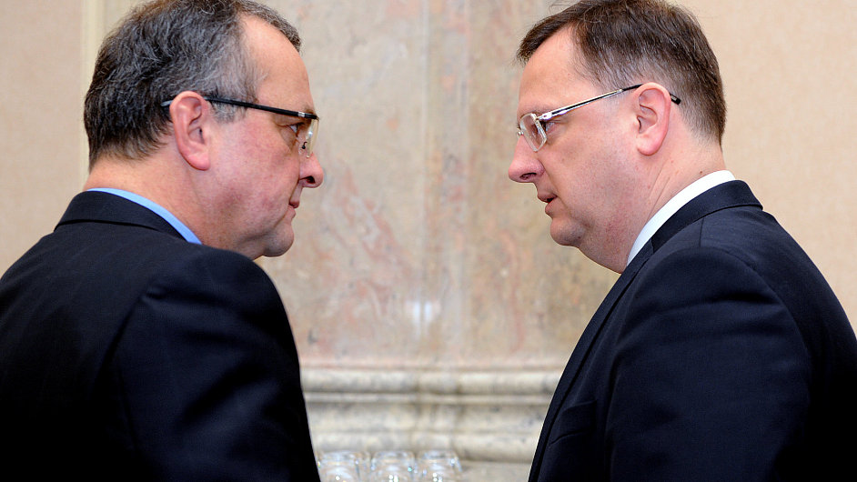 Ministr financ Miroslav Kalousek a premir Petr Neas