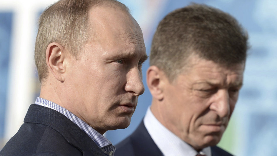 Rusk prezident Vladimir Putin s vicepremirem Dmitrijem Kozakem (vpravo)