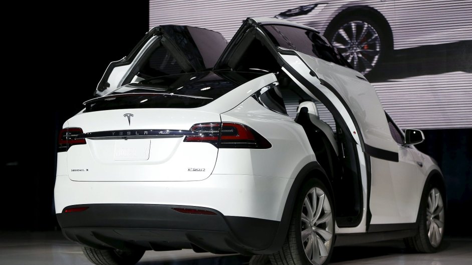 Tesla pedstavila nov Model X - zadn pohled
