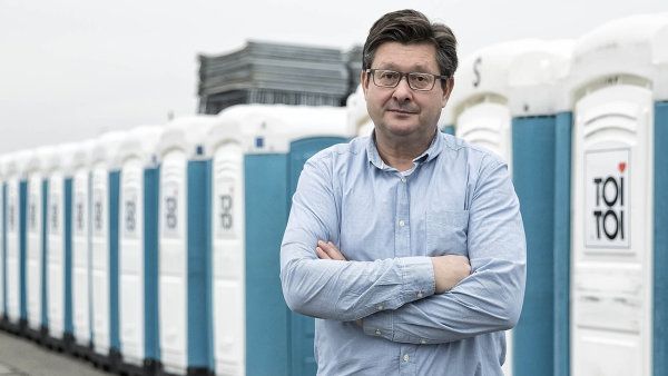 Toi Toi poci�uje odliv zak&aacute;zek od stava�� nebo tak&eacute; filma��. Lid&eacute; cht�j&iacute; komfort