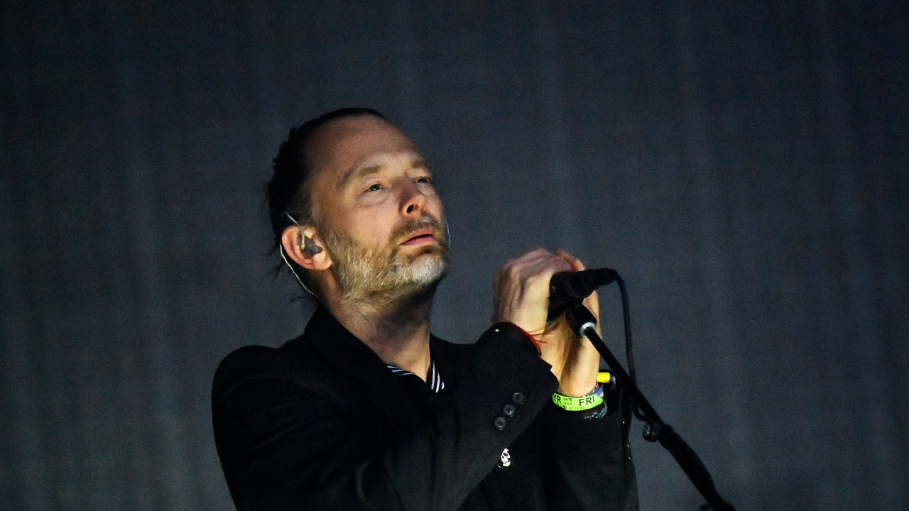 Na snmku z nedvnho koncertu Radiohead na britskm festivalu Glastonbury je zpvk Thom Yorke.