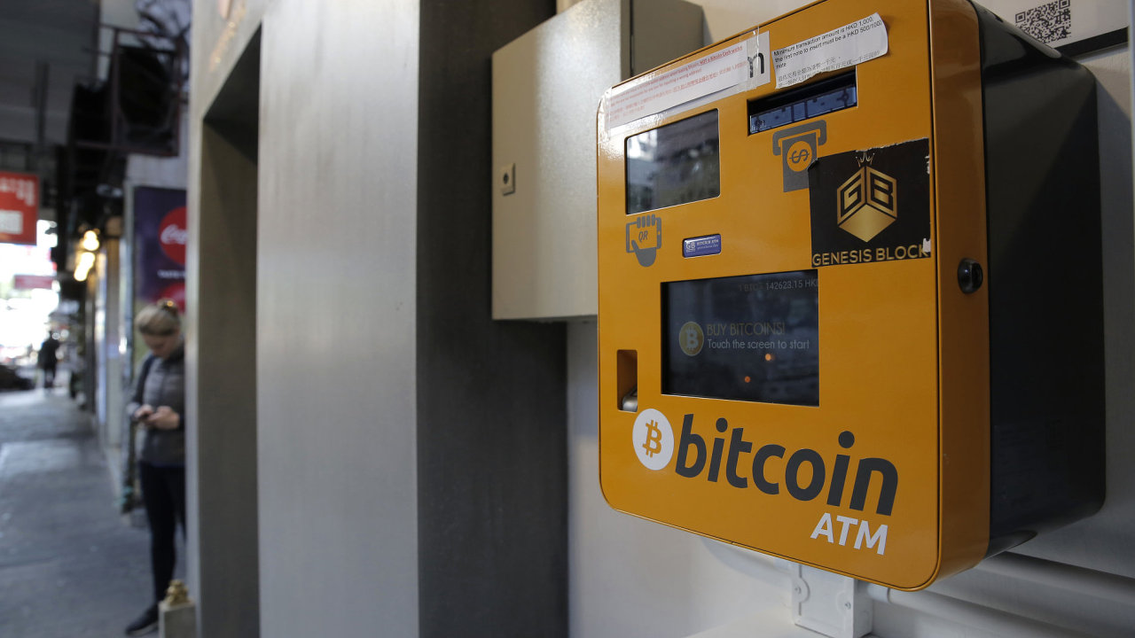 Bankomat na bitcoiny v Hongkongu.