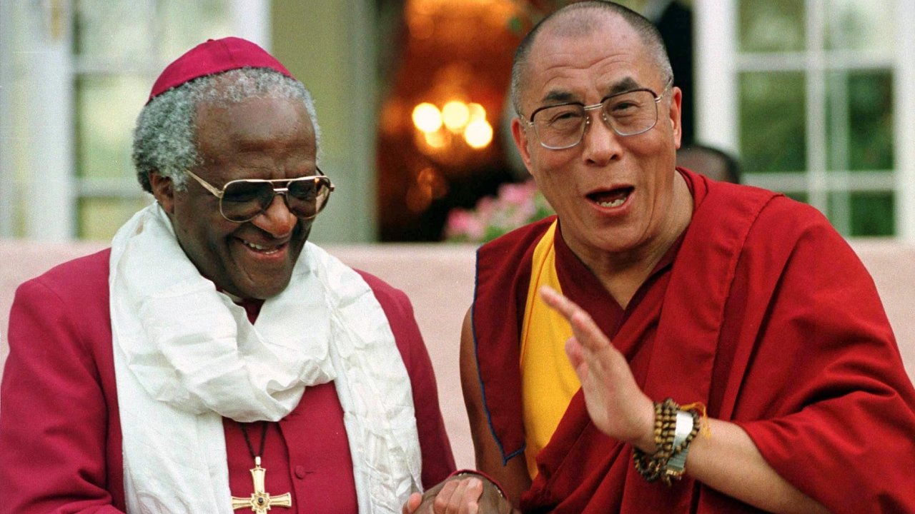 Desmond Tutu (nalevo) a dalajlama během setkání v Kapském Městě.