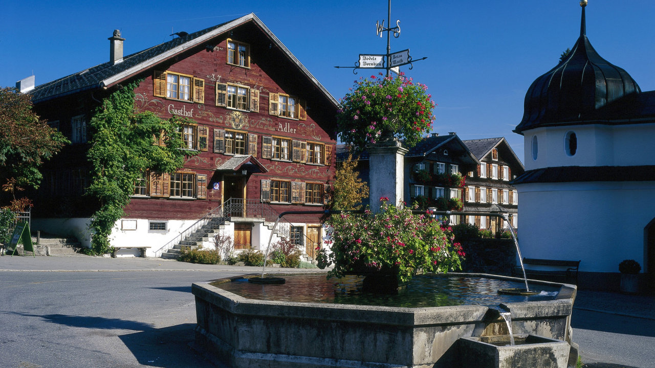Hotel Adler v obci Schwarzenberg funguje v tm nezmnn podob u od poloviny 18. stolet.