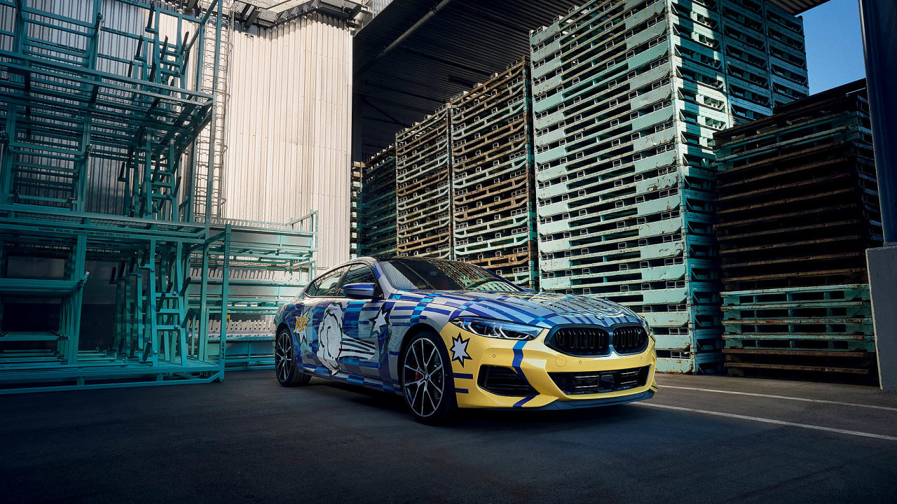 Tohle BMW z dílny slavného Jeffa Koonse vás zaujme na první pohled, je automobilovým ztělesněním hrdiny kreslených příběhů.