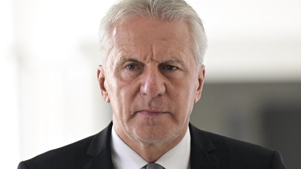 Fremr se ústavním soudcem nestane. Kvůli tlaku se vzdal nominace