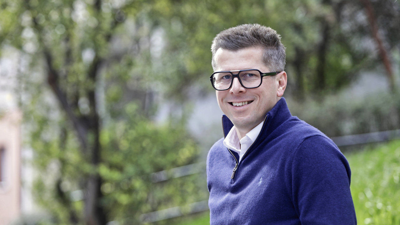 Piblin 80 procent Alzheimer center v esku provozuje stt, zatmco soukrom sektor tvo jen asi ptinu. V jinch evropskch zemch je pomr bu vyrovnan, nebo dokonce pevld soukrom sektor.