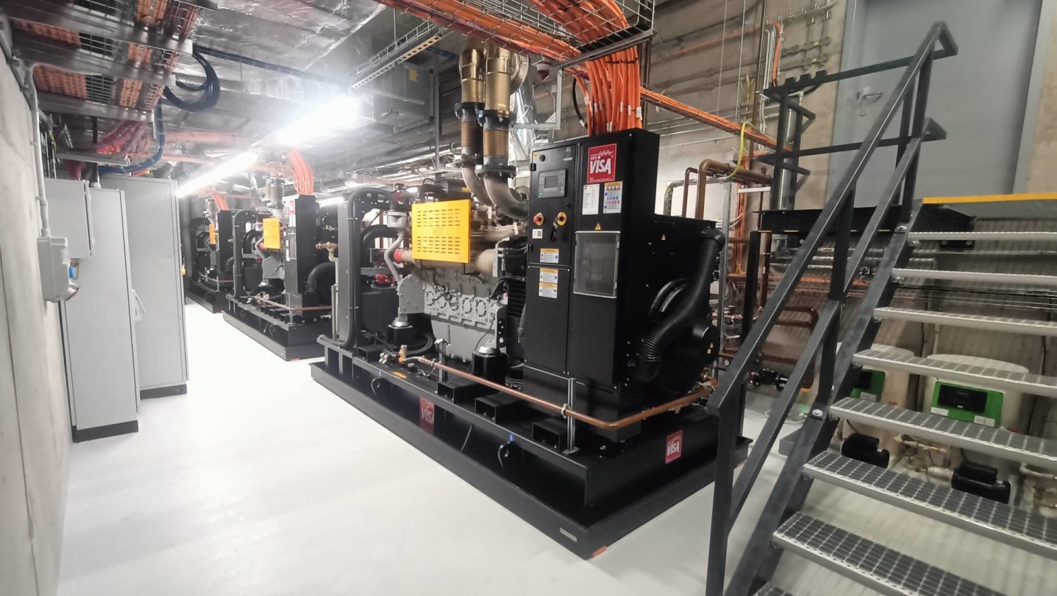 Nové moderní dieselagregáty v objektu DC Tower na pražském Žižkově (Foto: CRa) Nové moderní dieselagregáty v objektu DC Tower na pražském Žižkově