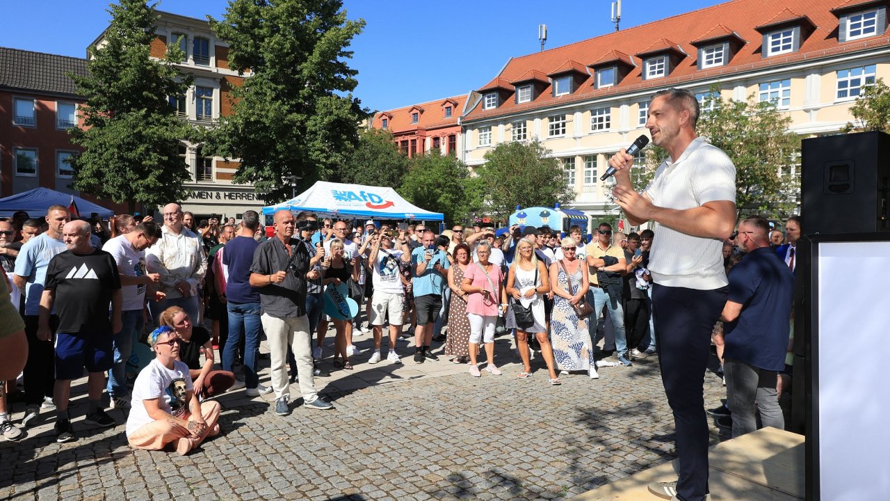 Ulrich Siegmund (vpravo), hlavní kandidát strany AfD v Sasku-Anhaltu