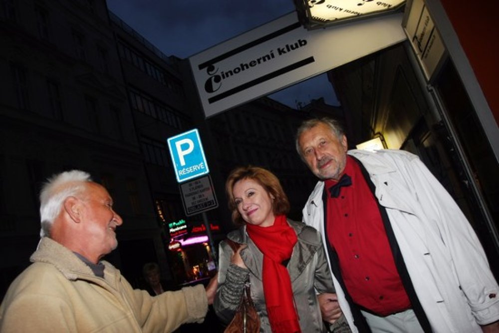 ptakovina_ptak1_550x367_.jpg Na páteční premiéru přicházejí první diváci