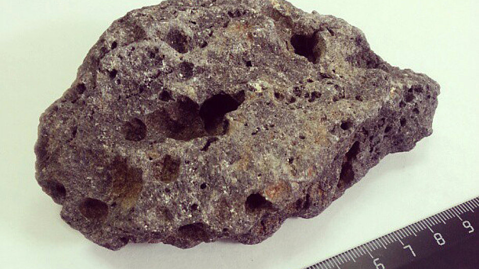 Najdou pozstatky rskho meteoritu dve vdci, nebo sbrai kamen?