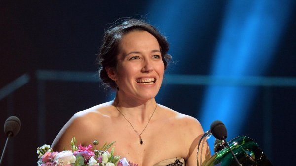Cenu prezidia Herecké asociace pro mladého umělce do 33 let v oboru činoherní tvorby získala Pavla Janiššová ze Západočeského divadla Cheb. Cenu prezidia Herecké asociace pro mladého umělce do 33 let v oboru činoherní tvorby získala Pavla Janiššová ze Západočeského divadla Cheb.