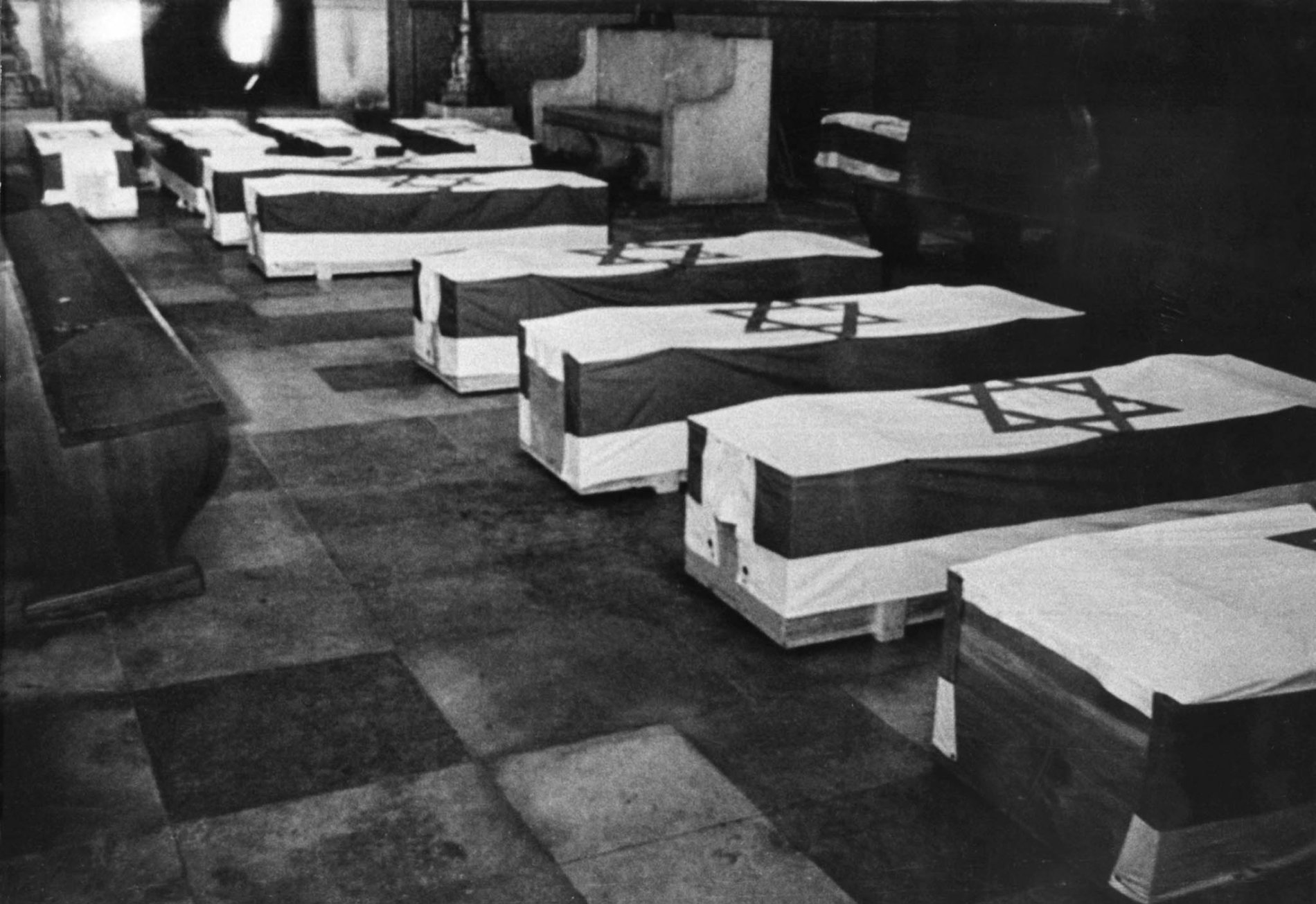 Jedenáct členů izraelské výpravy se domů vrátilo v rakvích. (Foto: ČTK) jarvis_59b558f1498e2987da9b9a26.jpeg
