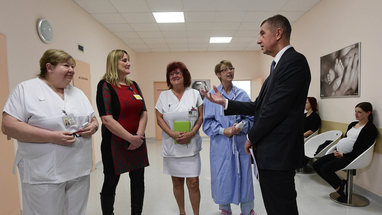 Provoz prvnho Centra porodn asistence vesku v prask Nemocnici NaBulovce si prohldl premir Andrej Babi.