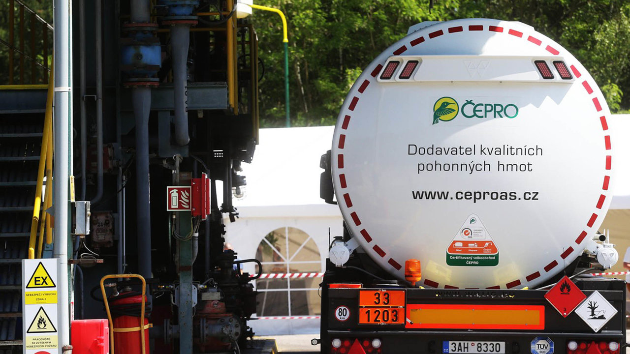 Protikorupční organizace kritizují Čepro, že v posledních letech začalo nakupovat biopaliva bez veřejných soutěží.