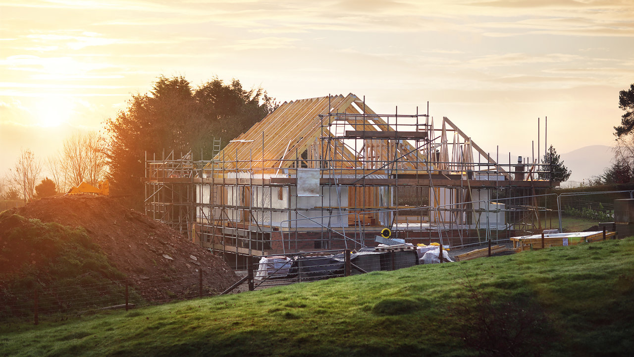 Stavební zákon má urychlit výstavbu rodinných domù, bytù i dálnic. Stavebníci mají získat razítko nejpozdìji do roka.