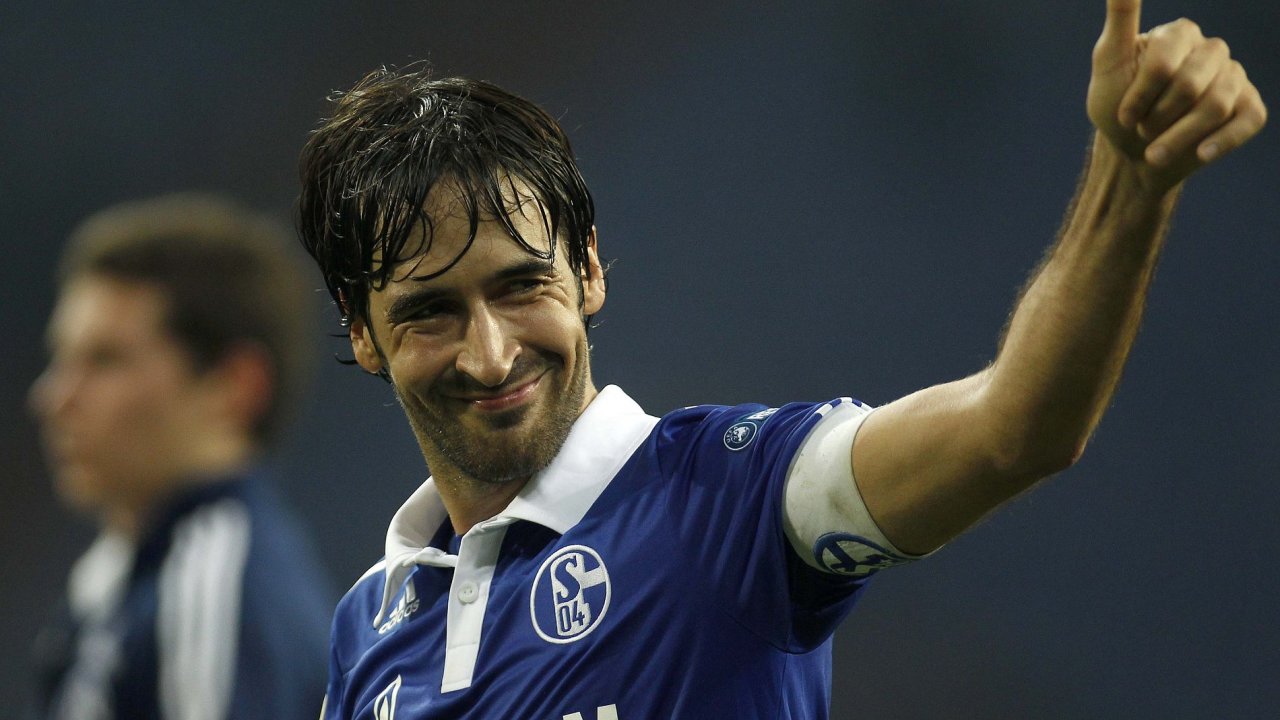 Hvzda Schalke se raduje z postupu.