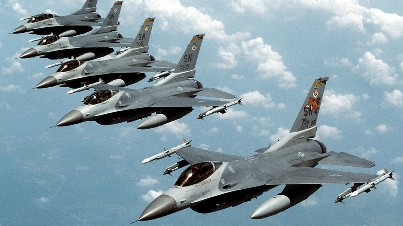 Letouny F-16. Ilustran foto