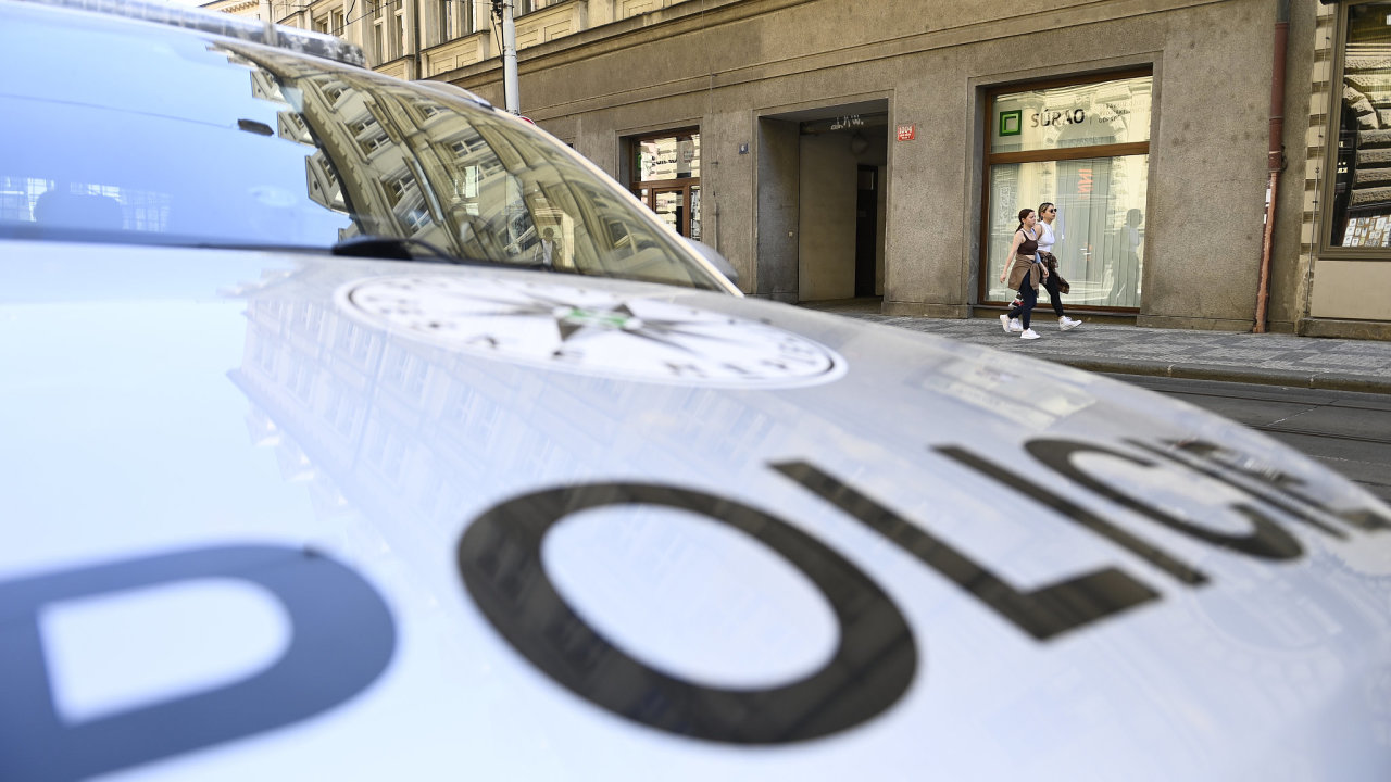 Policie zasahuje na nìkolika místech v Praze.