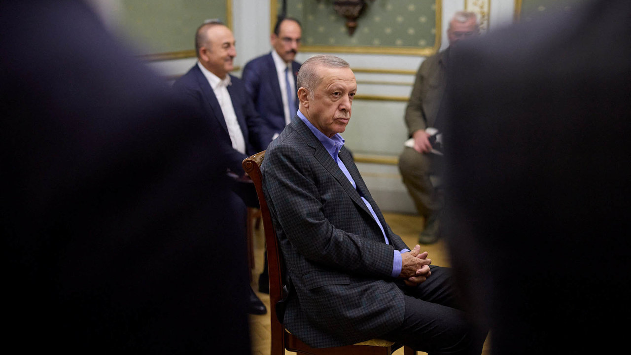 Turkish President Tayyip Erdogan attends a meeting with Ukraine s President Volodymyr Zelenskiy and U.N. Secretary-General Antonio Guterres