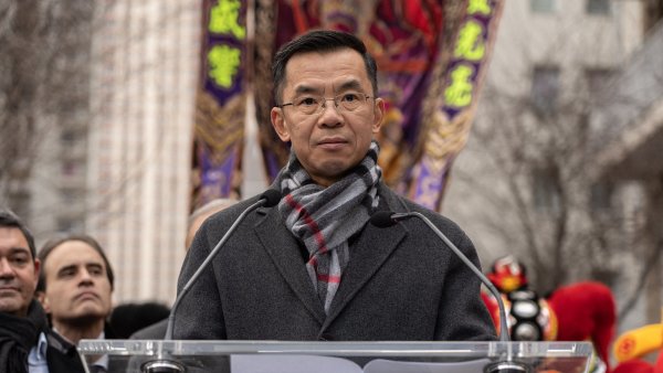 Postsovětské republiky urazil čínský &bdquo;vlčí válečník&ldquo;. Peking se od něj distancoval, teprve se ale ukáže, jak vážně