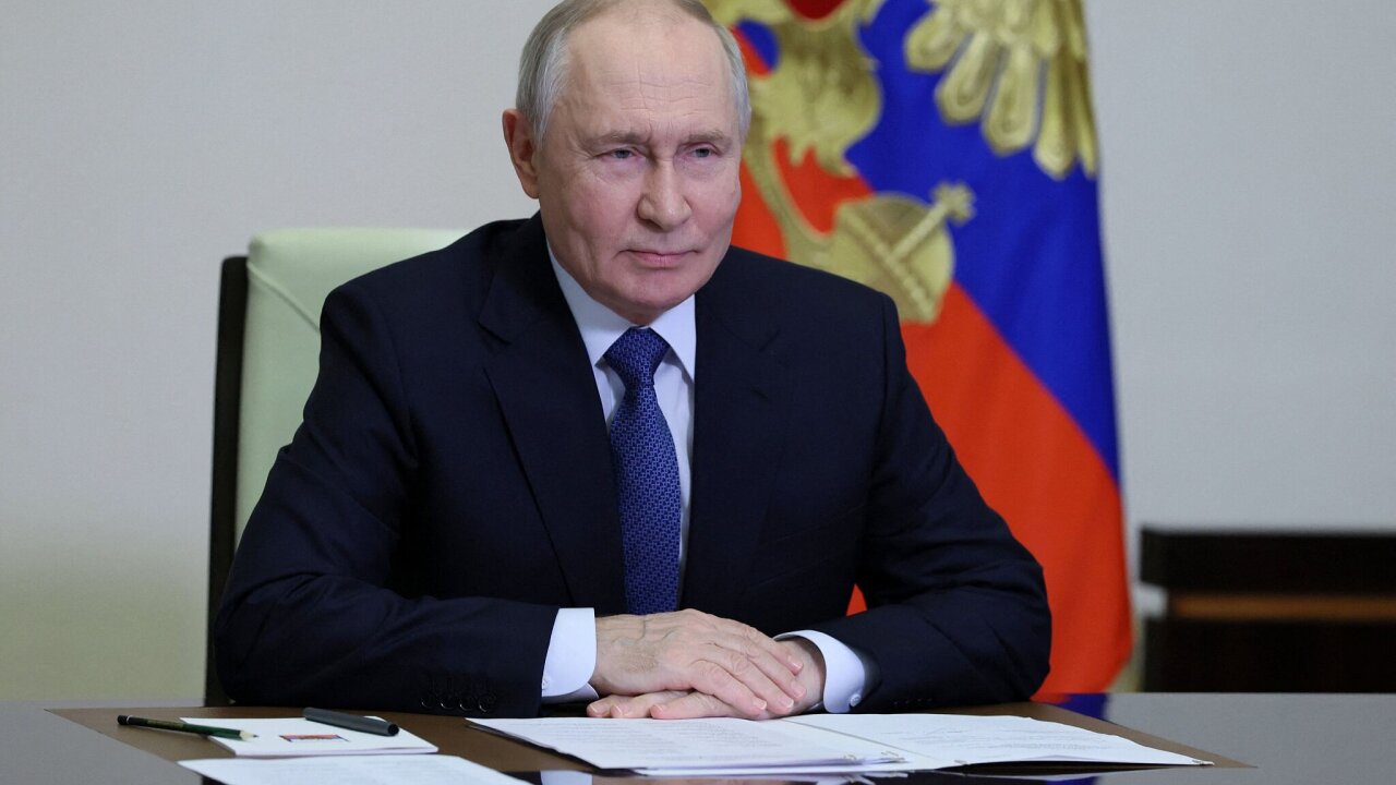 Vladimir Putin p�edsed� zased�n� rusk� rady bezpe�nosti 23. ��jna.