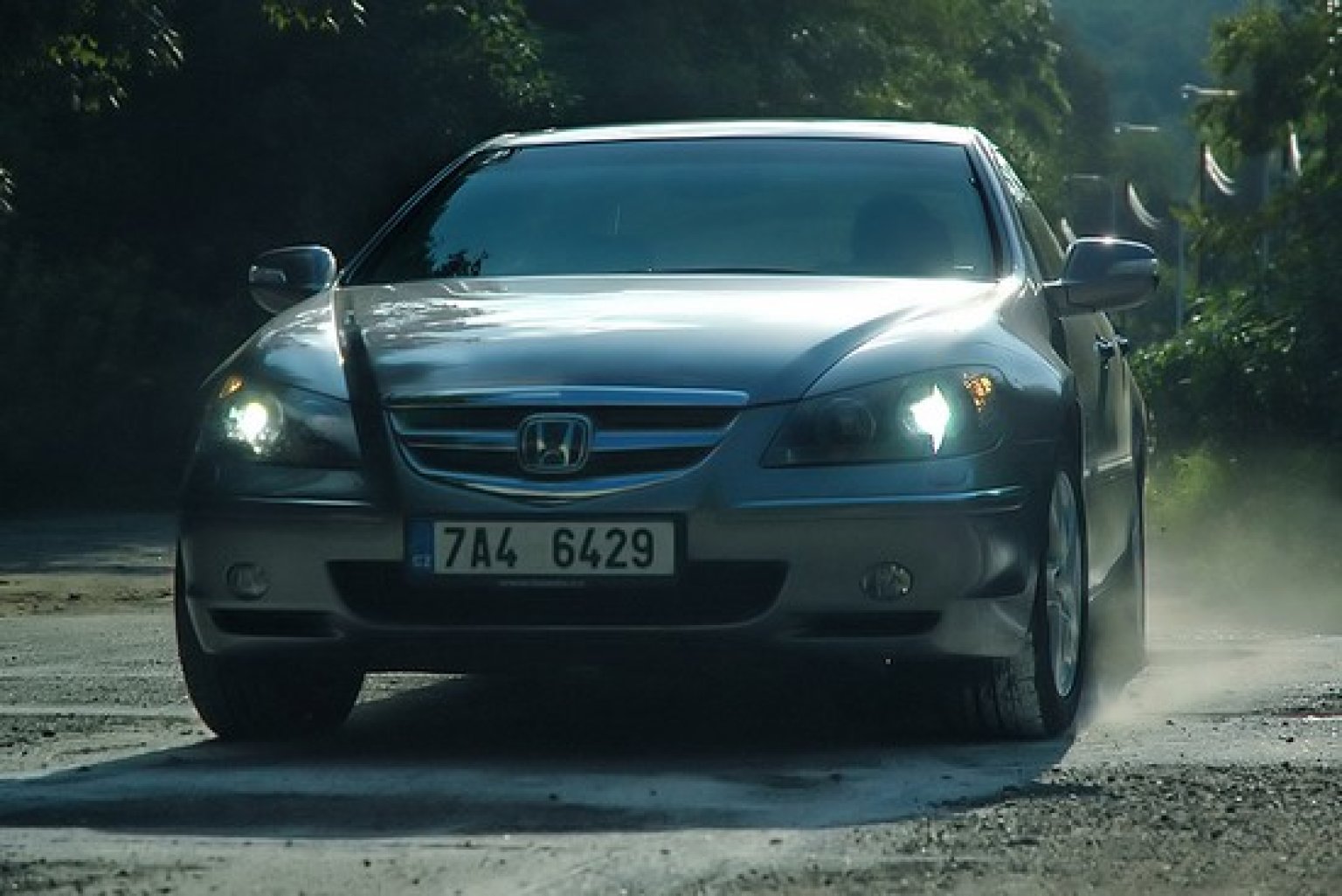 961320343_honda_legend_12_550x367_.jpg