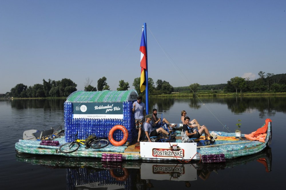 Loď Petburg na cestě z Nymburka do Hamburku
