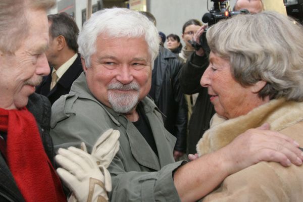 Bývalý předseda vlády a dlouholetý šéf Senátu Petr Pithart Bývalý předseda vlády a dlouholetý šéf Senátu Petr Pithart