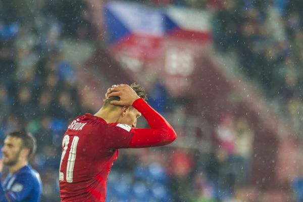 Nezatracujme je. Dát Irům a hostům z Východu po gólu, nikdo by nešílel. Potíž je, že ty góly nepadly Nezatracujme je. Dát Irům a hostům z Východu po gólu, nikdo by nešílel. Potíž je, že ty góly nepadly