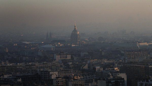 Pa�&iacute;� postihla nejhor&scaron;&iacute; smogov&aacute; situace za posledn&iacute;ch deset let.