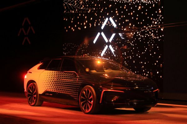 Faraday Future p�edstavil v Las Vegas elektromobil pro s&eacute;riovou v&yacute;robu