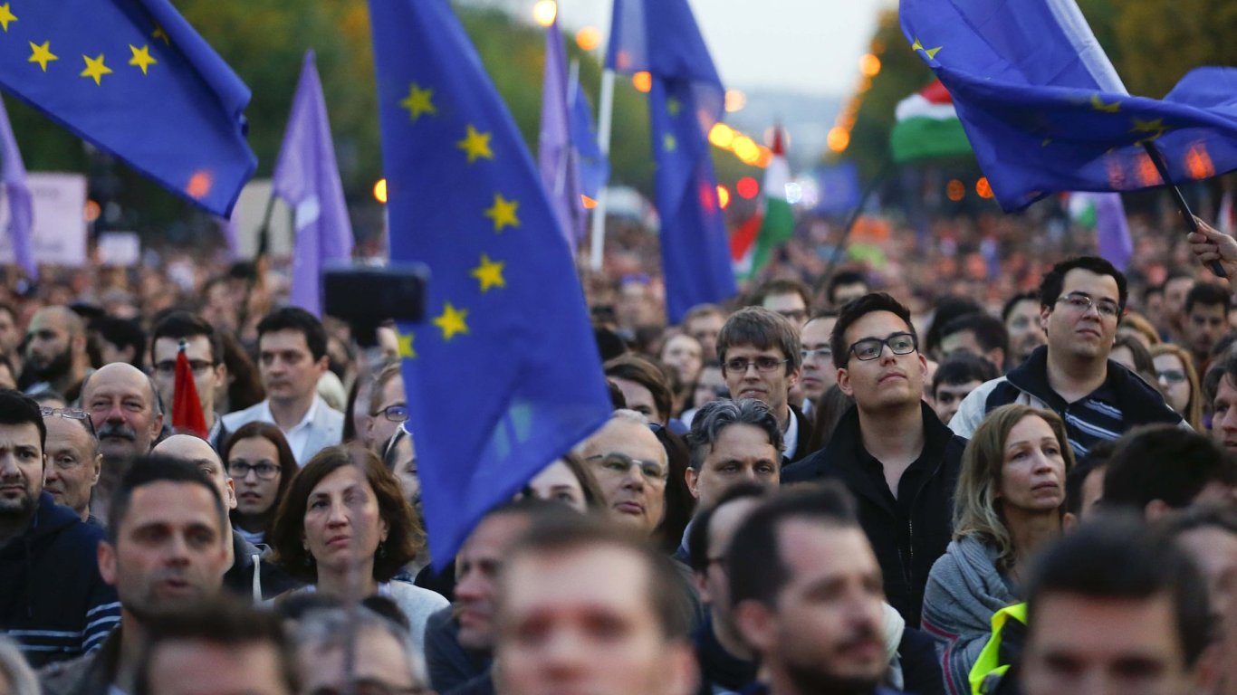 Evropsk unie, Evropa, vlajky, EU, maarsko, protesty, Orbn