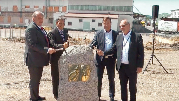 Logistický provider Dachser bude v Česku poskytovat logistické služby pro další firmu ze skupiny Siemens. Se společností OEZ podepsal smlouvu na zajištění přepravy, skladování a služeb.