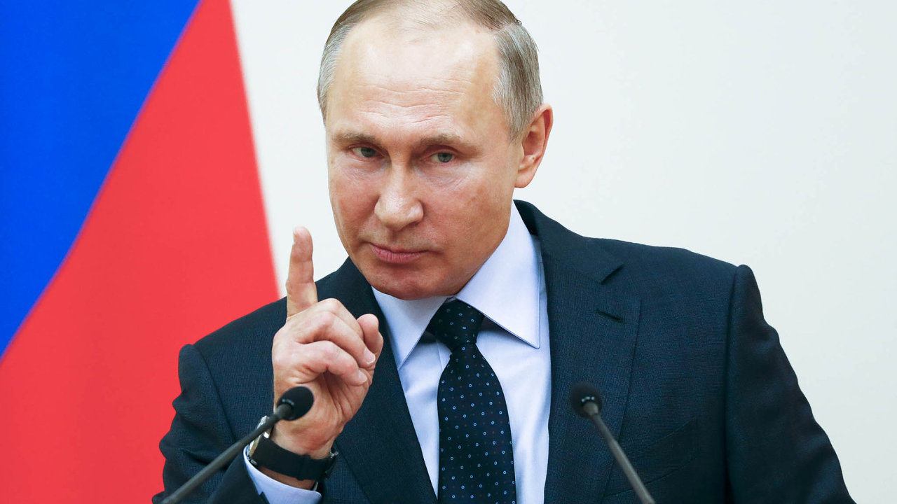Dmitrij Peskov, tiskov mluv ruskho prezidenta Vladimira Putina (na snmku), prohlsil, e soudn aloby se ukzaly jako efektivn ae je vtom poteba pokraovat.