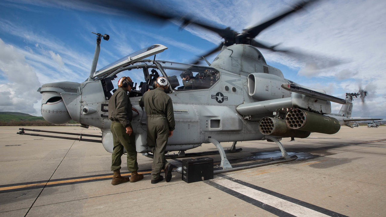 Nebval modernizace. Zbran pro 21. stolet maj bt nov ton vrtulnky AH-1 Viper americk nmon pchoty, kter si spolu svceelovmi UH-1 Venom pod et vojci.
