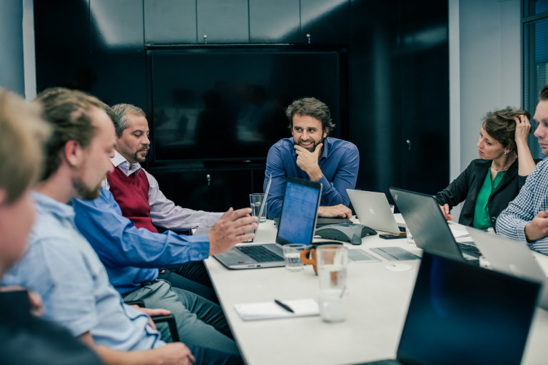 Komer�n� �l�nek