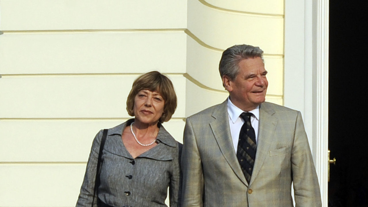 Budouc nmeck prezident Joachim Gauck s partnerkou Danielou Schadtovou