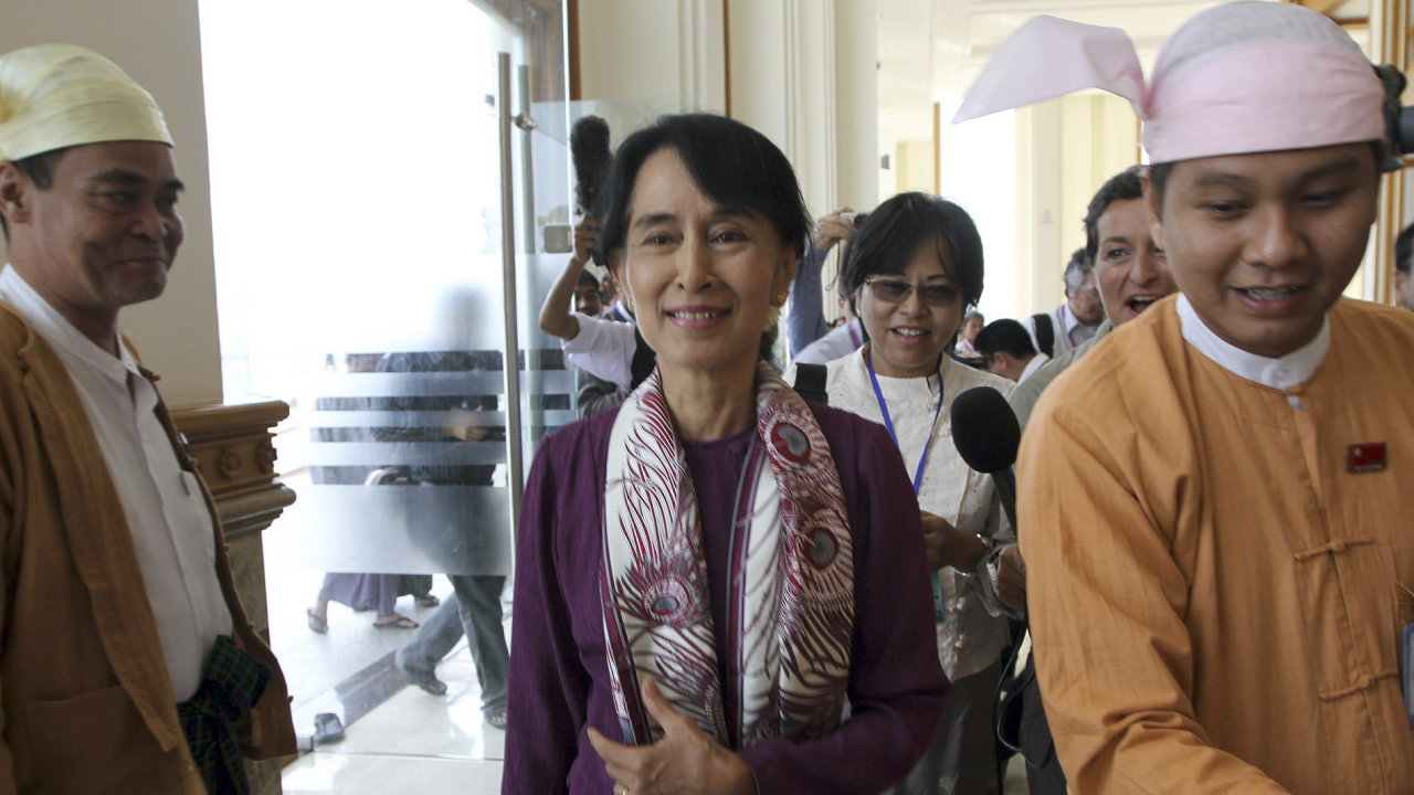 Su ij v barmskm parlamentu