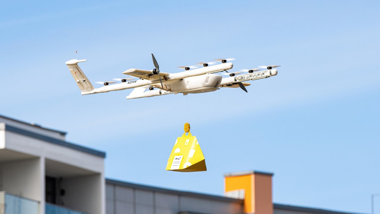 Dron společnosti Wing z koncernu Alphabet zvládne dopravit k zákazníkům i zmrzlinu – na šest mil mu stačí šest minut